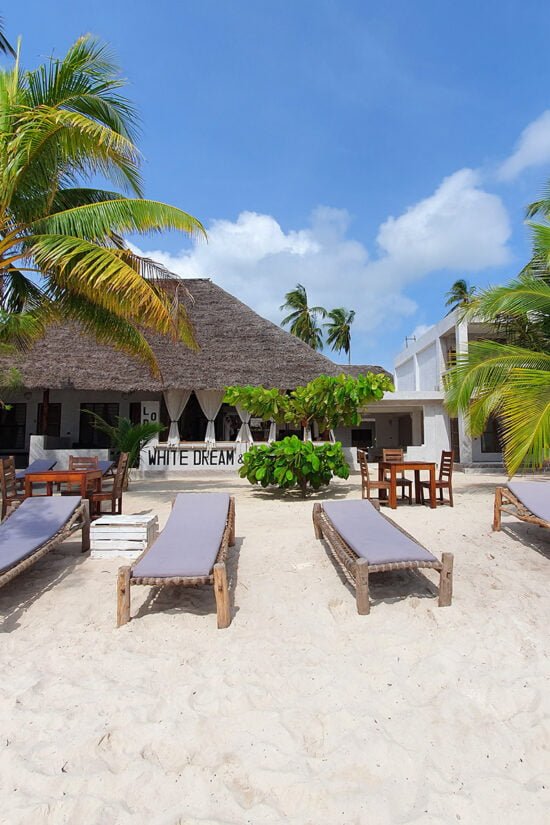 White Dream Hotel V01