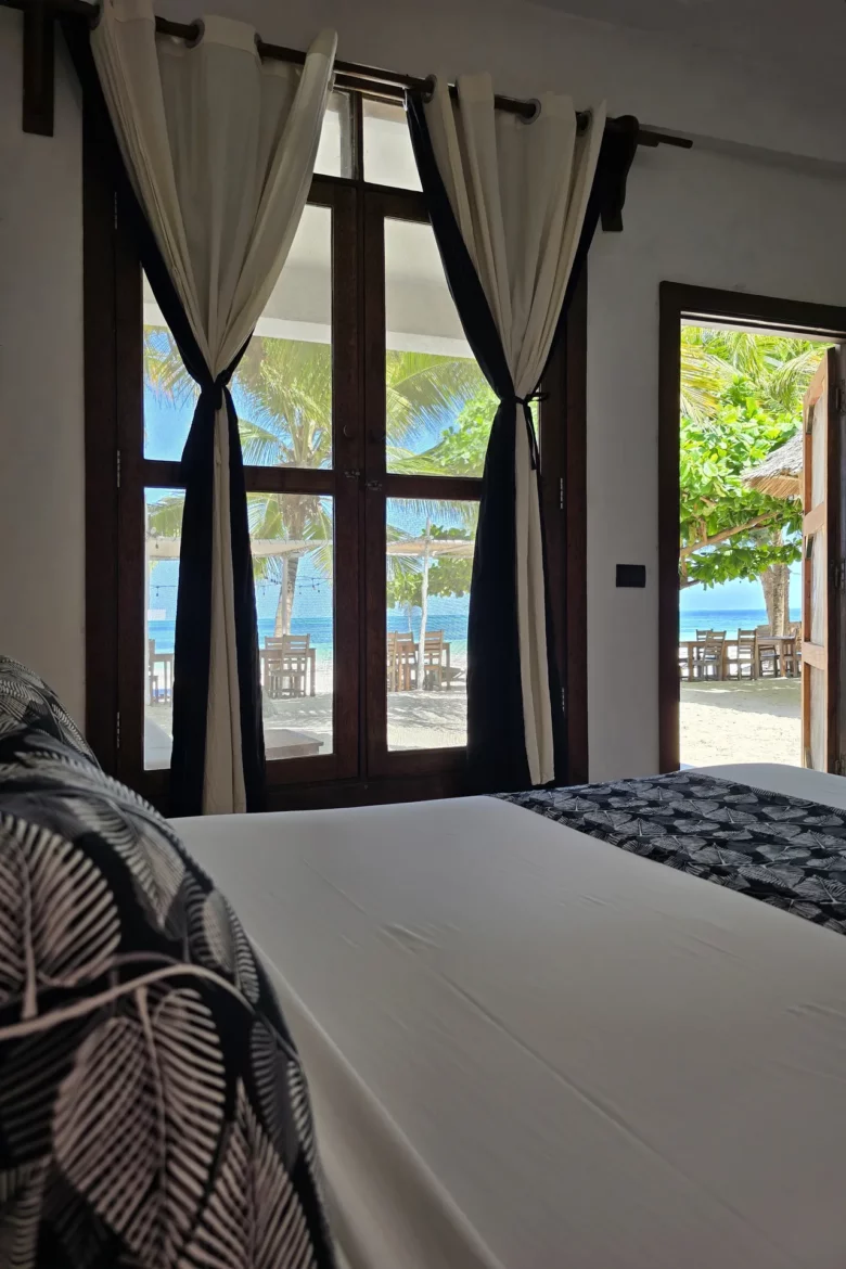 White Dream Room V1 web